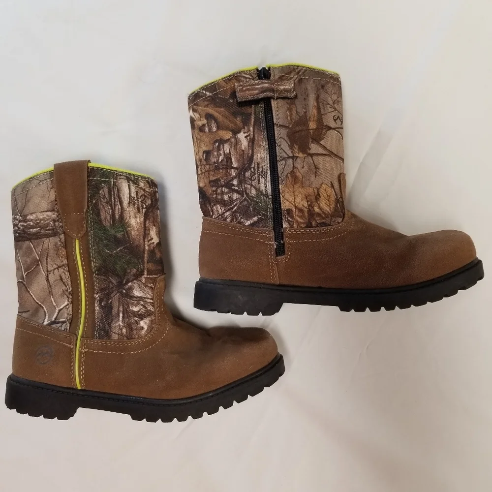 Magellan Outdoors Boots Youth Size 3D Camouflage RealTree Brown Neon Green